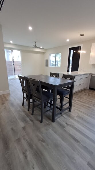 Building Photo - 4377 Charlemont Ave