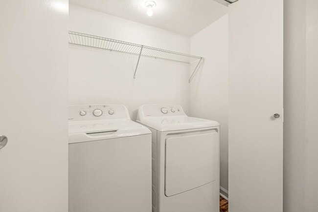 Building Photo - 2 bed/ 1 bath Apartment in Prime Tallahass...