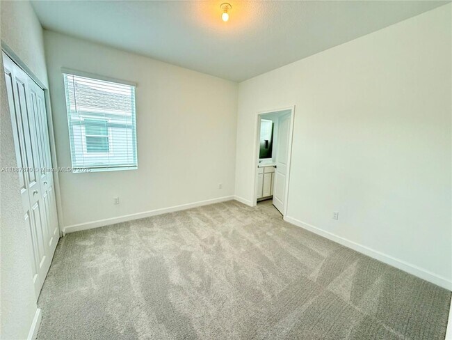 Building Photo - 551 Rivergrass St