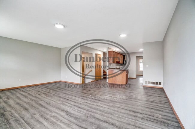 Building Photo - 1115 N Byrne Rd