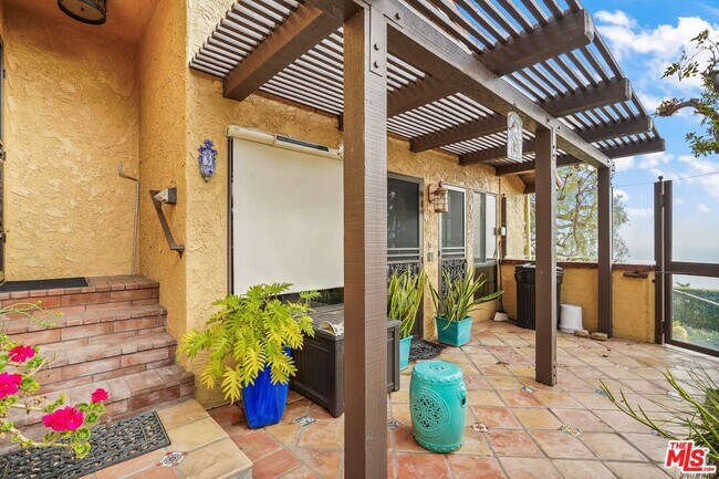 Building Photo - 4244 Avenida De La Encinal