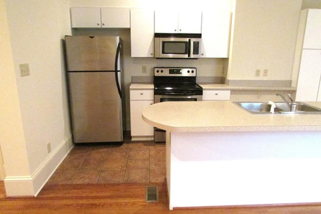 Building Photo - Beautiful 2bd 2.5 bath home!