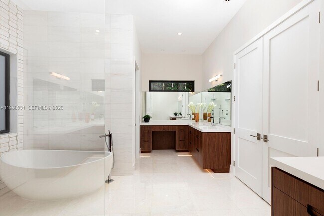 Building Photo - 6065 SW 109th St