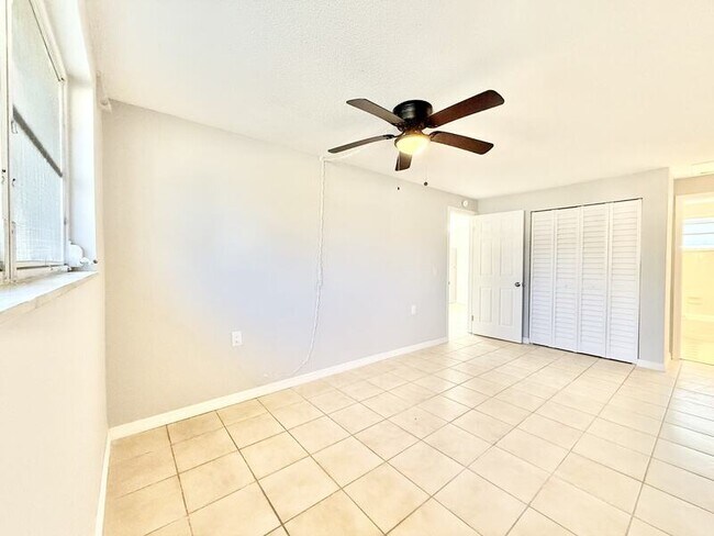 Building Photo - 3407 Palm Dr