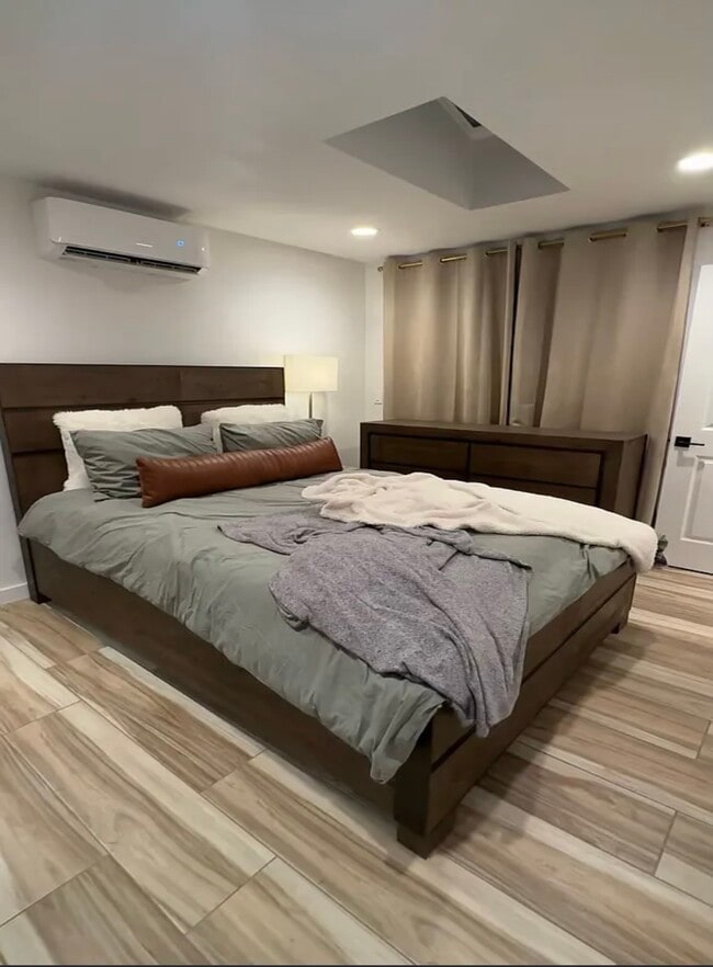 Building Photo - 2674 E Washington St