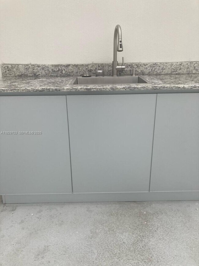 Building Photo - 25767 SW 144th Ave