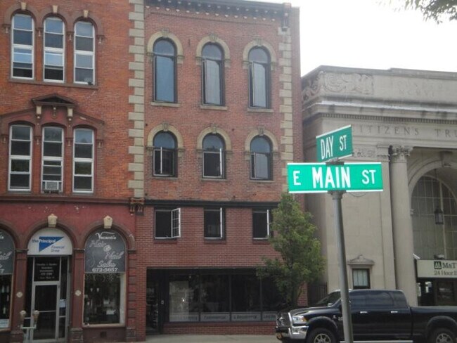 Building Photo - 5 East Main Street