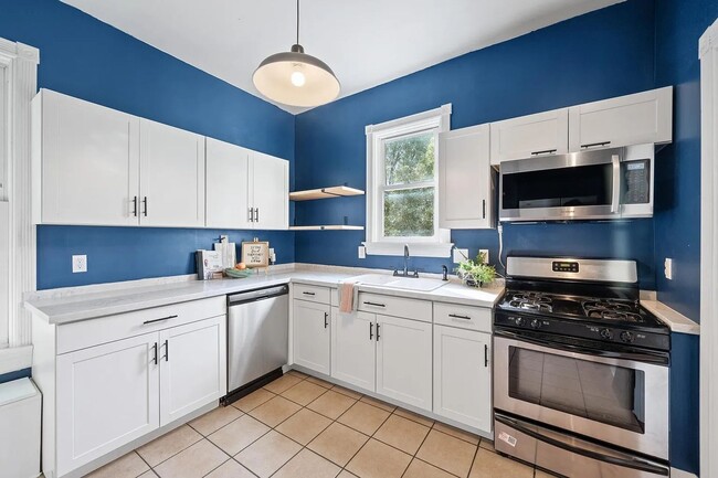 Building Photo - Magnificent, Beautifully UPDATED, 3 Bedroo...