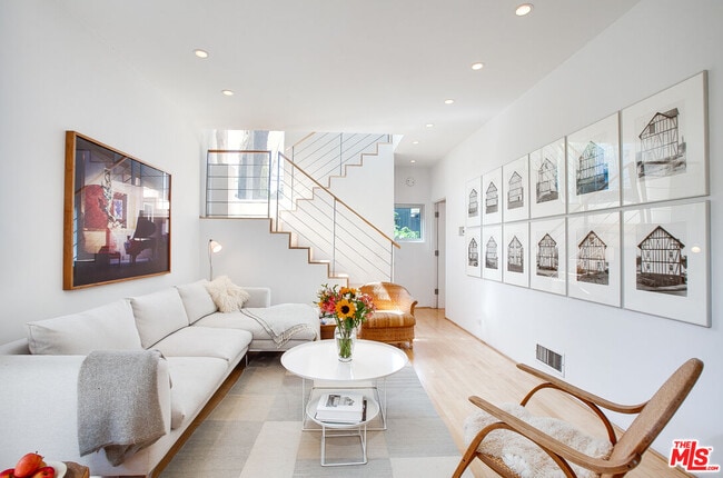 Building Photo - 757 1/2-757 1/2 Milwood Ave