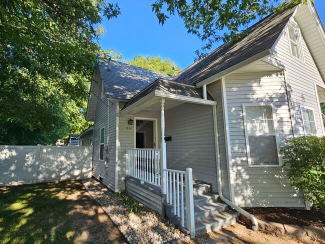 Front porch - 207 S East St