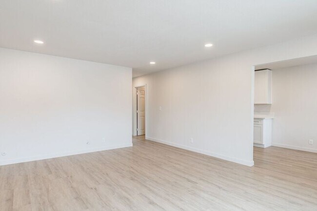 Building Photo - 317 Tremont St