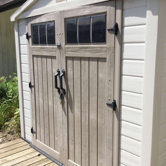 Building Photo - 7221 Hyperion Point Dr