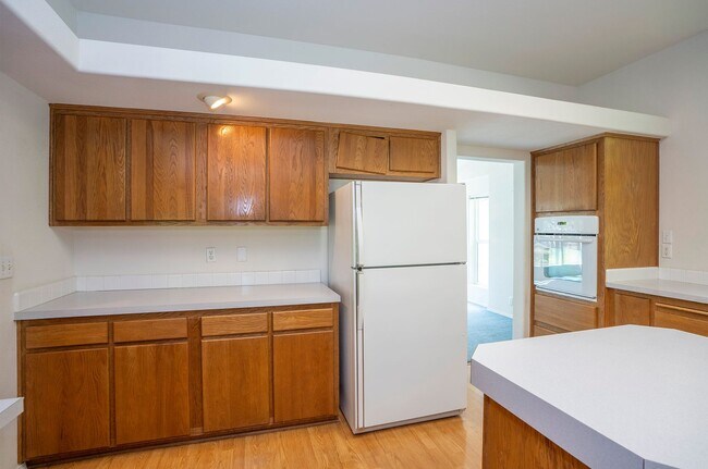 Building Photo - 3-Bedroom Gig Harbor Retreat with Private Setting and Modern Comforts