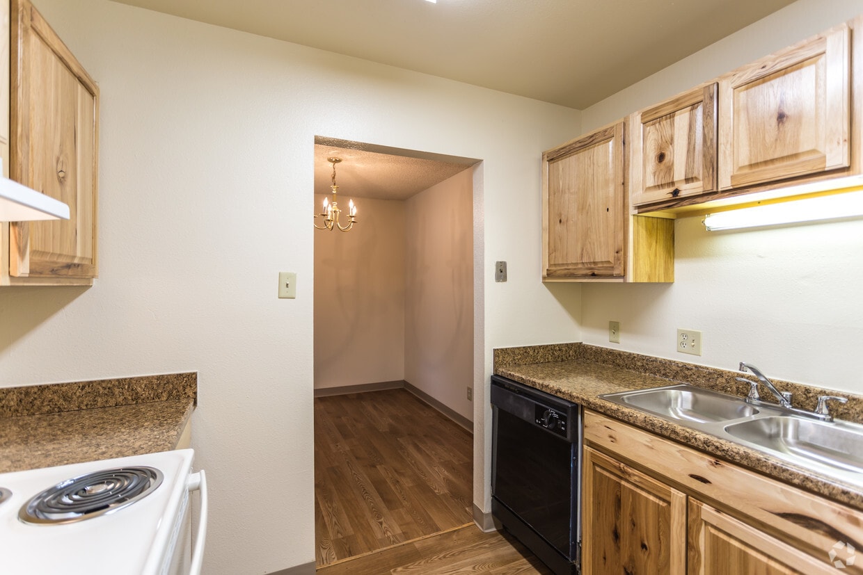 Pine Creek Apartments Denver