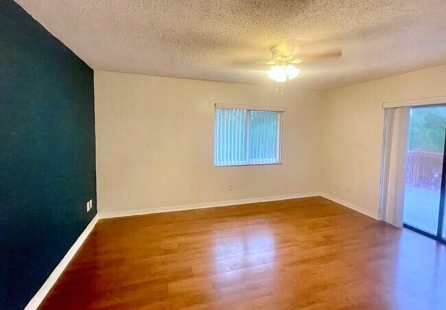 Building Photo - 2053 Oak Meadow Cir