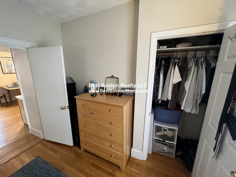 Building Photo - 24 Ellington Rd