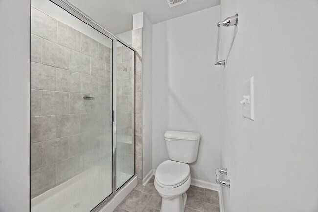 Building Photo - Raleigh Living Made Easy – 3BR Townhome w/ Amenities & Prime Location