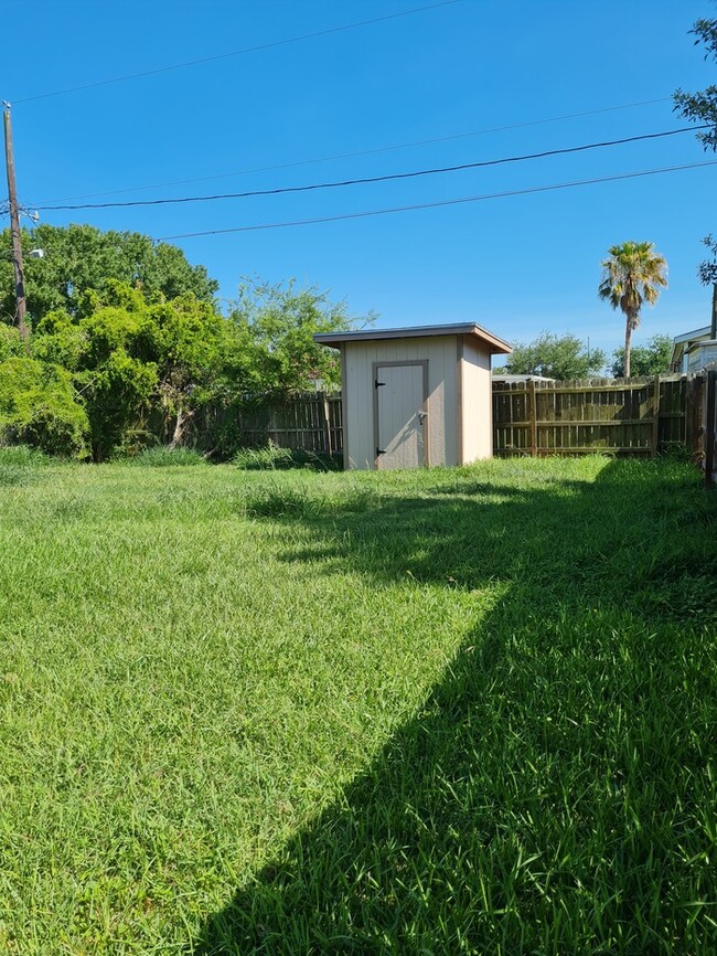 Building Photo - Manufactured Home