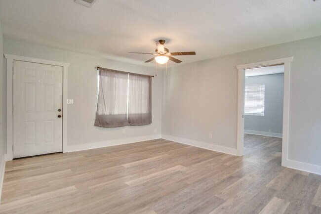 Building Photo - Completely Remodeled 3BR Home on Nearly an Acre with In-Ground Pool, Pool Service Included & Huge...