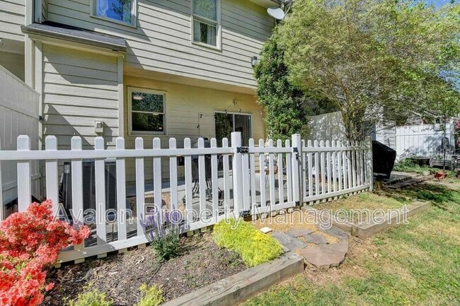 Building Photo - 1213 Harris Commons Pl