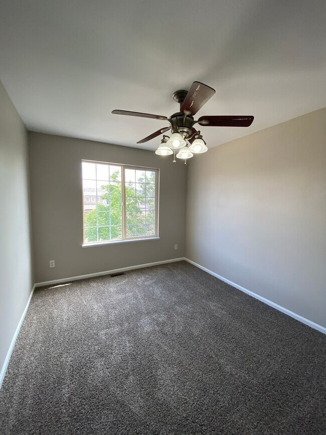 Building Photo - Newly Remodeled 3 Bedroom Home in Claremon...