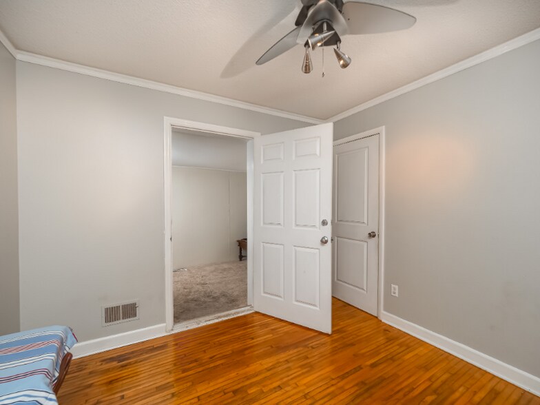 Building Photo - 910 S Ott Rd