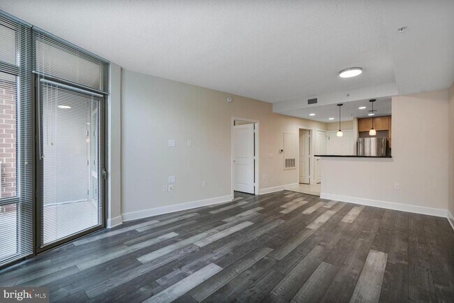 Building Photo - 3600 S Glebe Rd