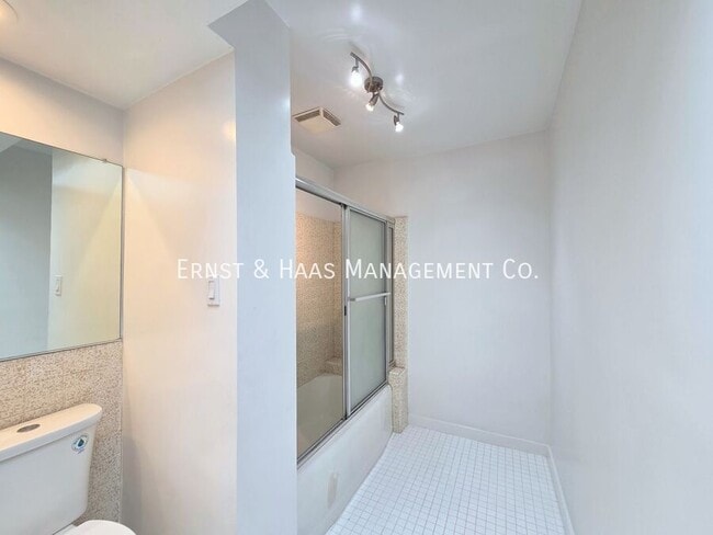 Building Photo - 1330 Ximeno Ave