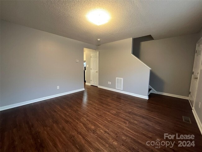 Building Photo - 206 W 15th St