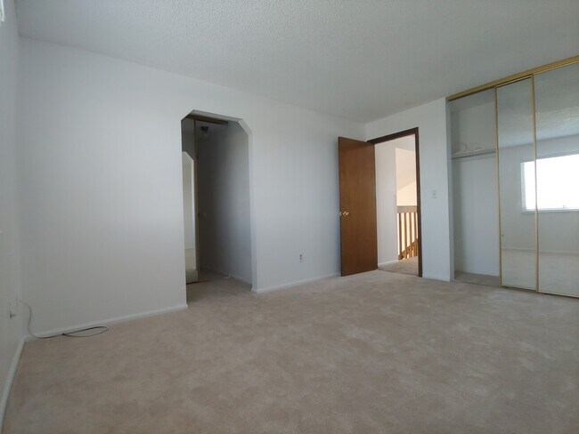 Building Photo - 2340 E Cherrywood Dr