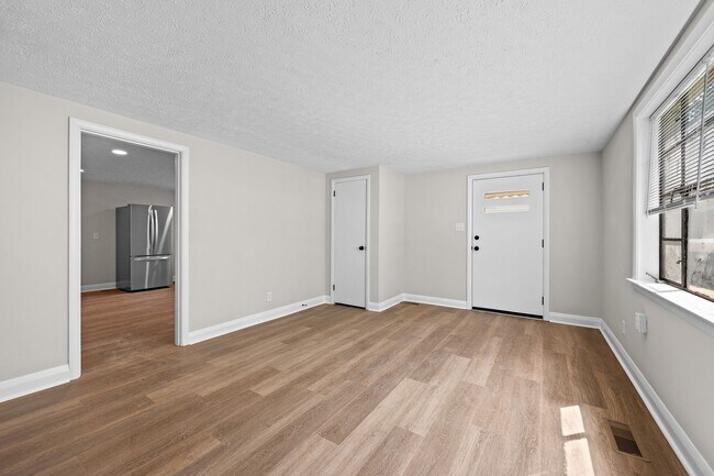 Building Photo - 805 McCausland St