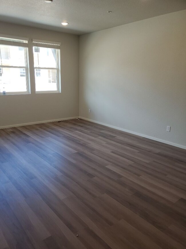 Building Photo - Fort Collins Brand New 2 Bed / 2 Bath 1st ...