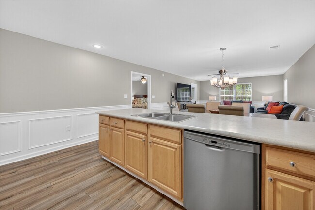 Building Photo - 641 Blue Stem Dr