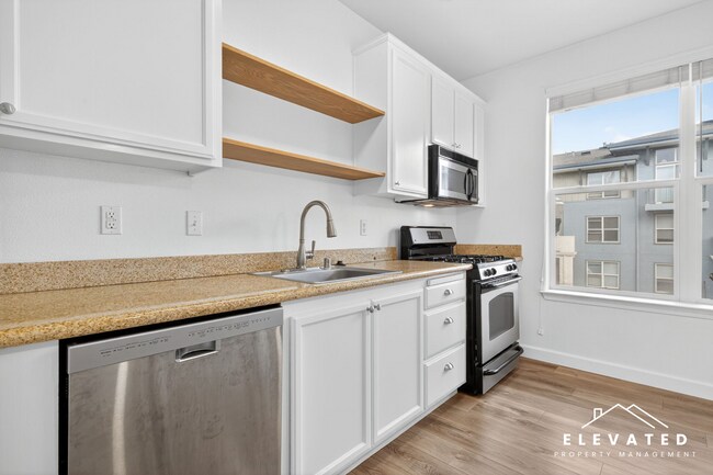 Building Photo - 905 Doubles Dr