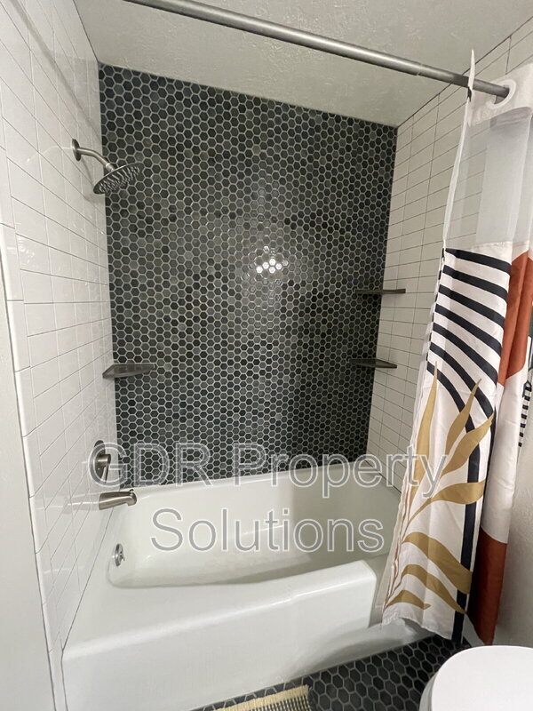 Building Photo - 520 Ortiz Dr NE
