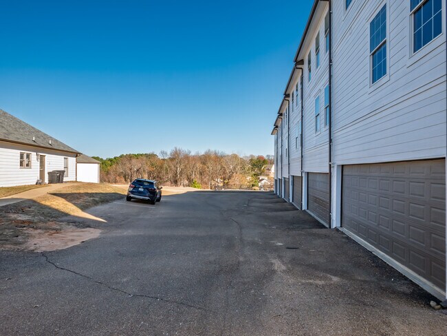 Building Photo - Rowandale