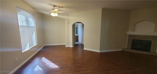 Building Photo - 2050 W Warm Springs Rd