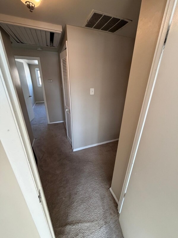 Building Photo - 8 Fireside Ct