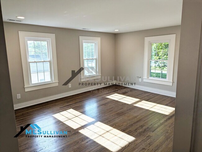 Building Photo - 229 W Elm St