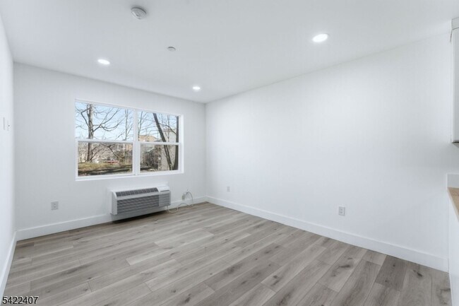 Building Photo - 95 Shepherds Ln