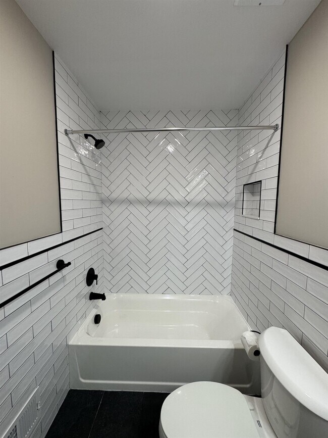 Building Photo - 515 Walnut St