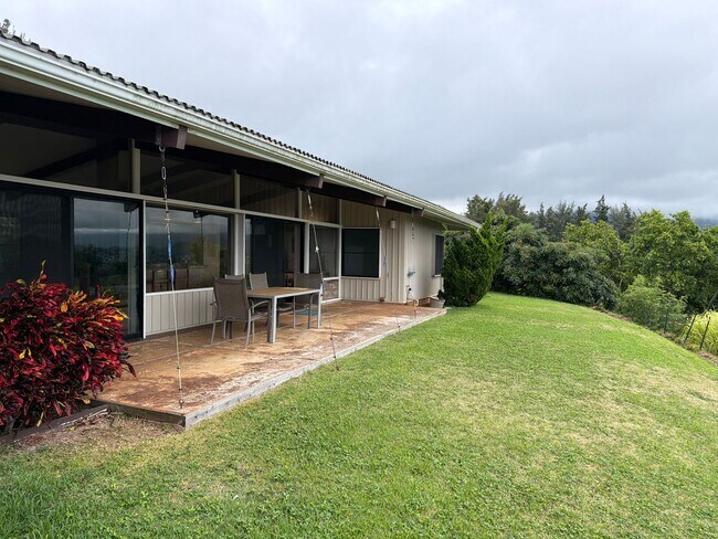 Building Photo - 3 Bedroom 2 Bath Single Family Home with Pool