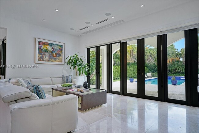 Building Photo - 3747 Prairie Ave