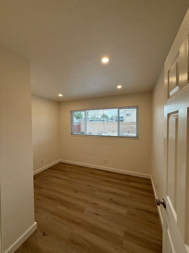 Building Photo - 750 Topaz Dr