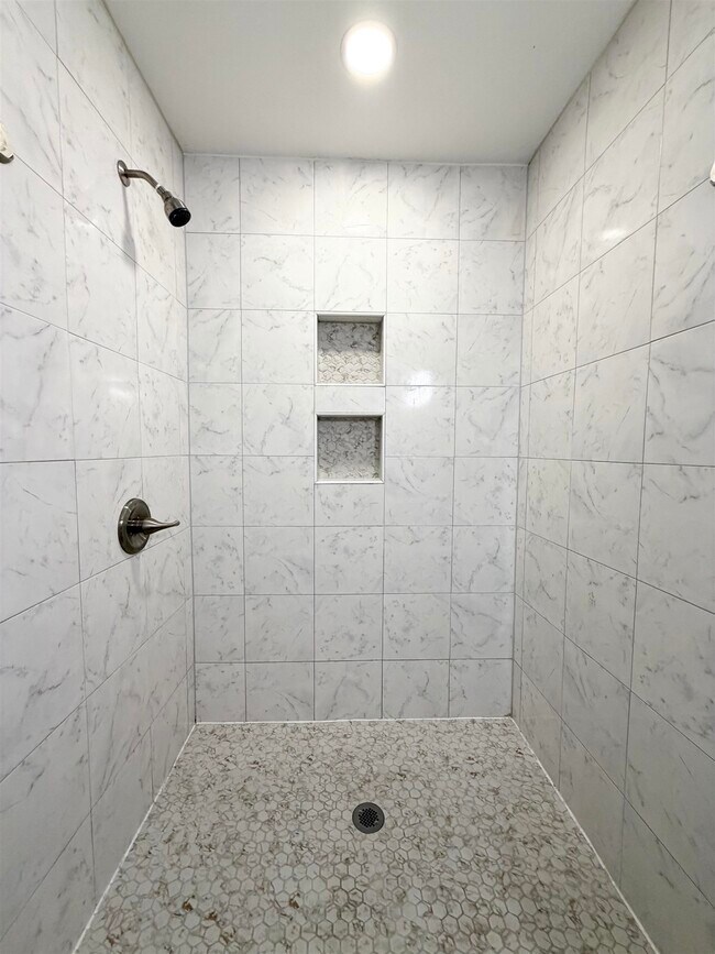 Building Photo - 11111 Revilla Dr