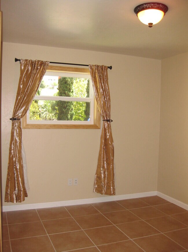 Building Photo - 2805 Fallbrook Ln