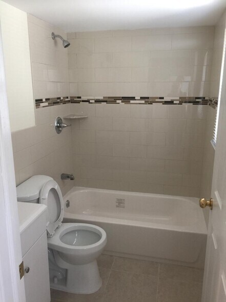 Building Photo - 1129 Carpenter St