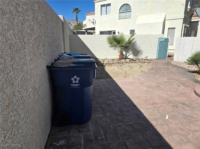 Building Photo - 8829 Cornwall Glen Ave