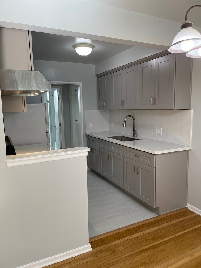 Building Photo - 848 9th St