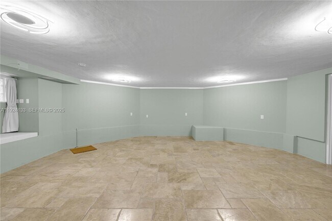 Building Photo - 13671 Deering Bay Dr